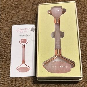 NIB Rose Quartz Gemstone Facial Roller